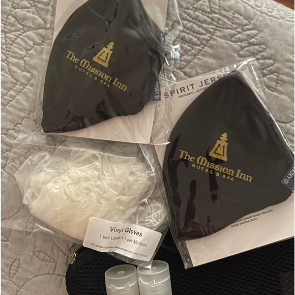 The Mission Inn COVID Sanitary Bag With 2 Face Masks Sanitizer Gloves Riverside - Picture 2 of 5